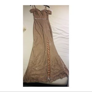 Gorgeous dress. Mermaid fit, perfect.